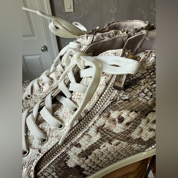 Call it Spring ladies vegan high tops snake print size 9 excellent condition - Picture 12 of 16
